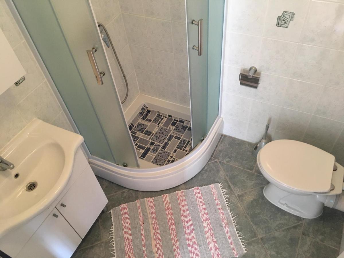 Francis Appartements Pakostane Bagian luar foto