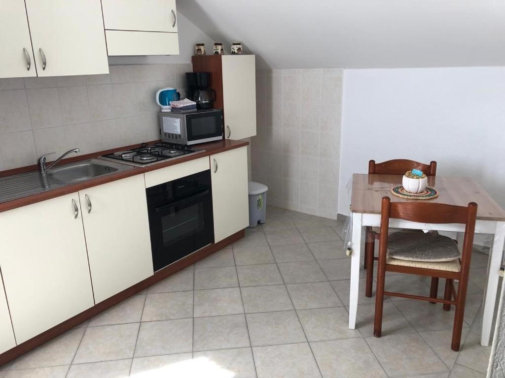 Francis Appartements Pakostane Bagian luar foto