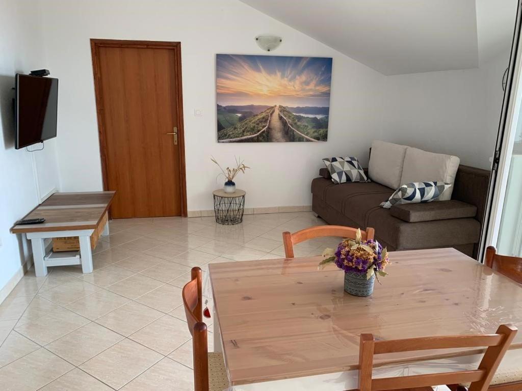 Francis Appartements Pakostane Bagian luar foto