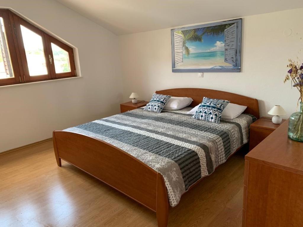 Francis Appartements Pakostane Bagian luar foto