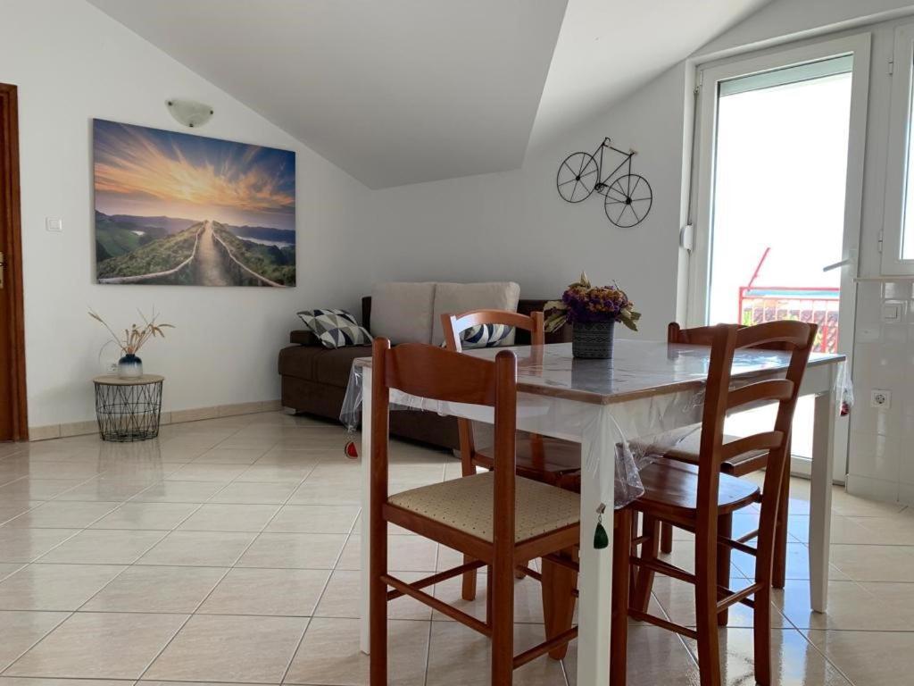Francis Appartements Pakostane Bagian luar foto