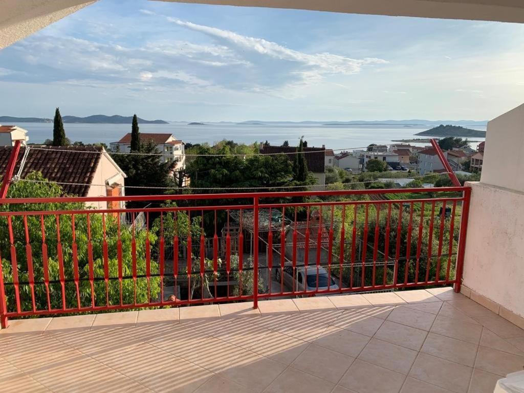 Francis Appartements Pakostane Bagian luar foto