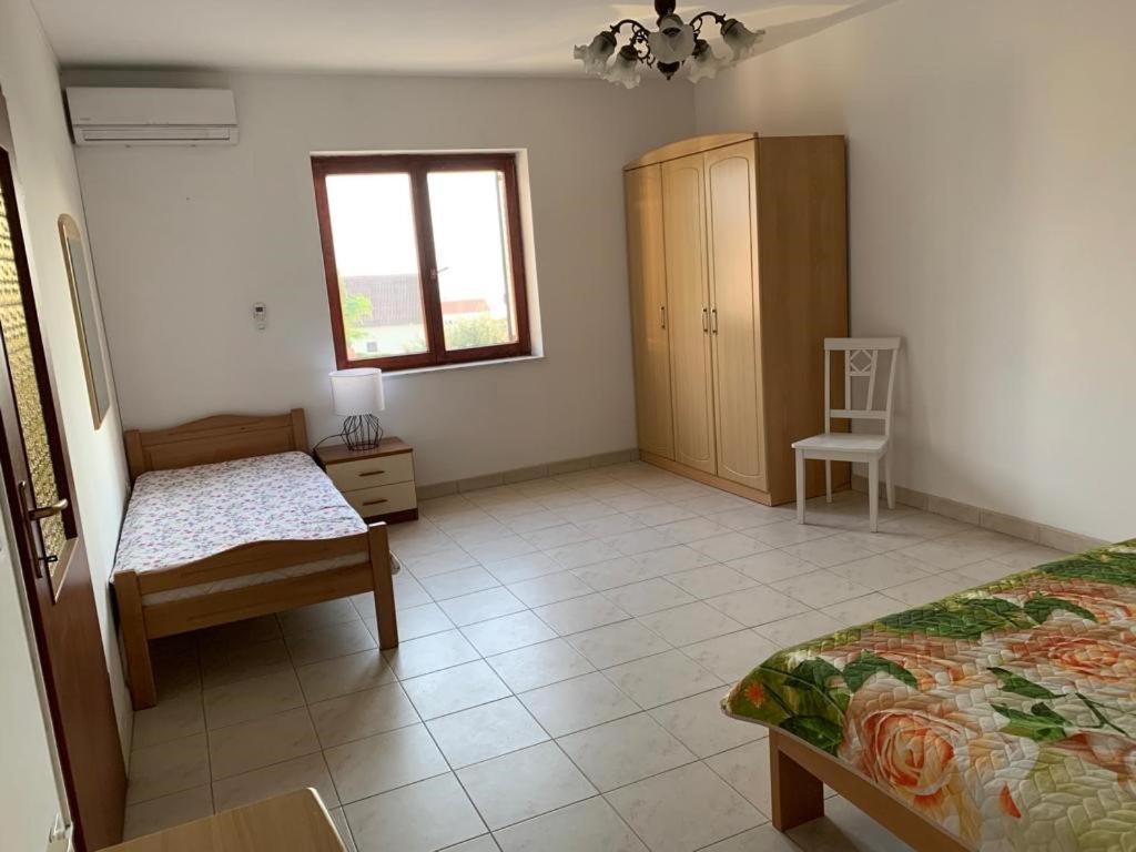 Francis Appartements Pakostane Bagian luar foto