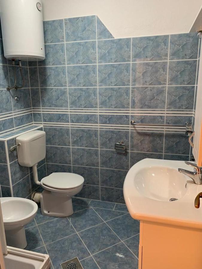 Francis Appartements Pakostane Bagian luar foto