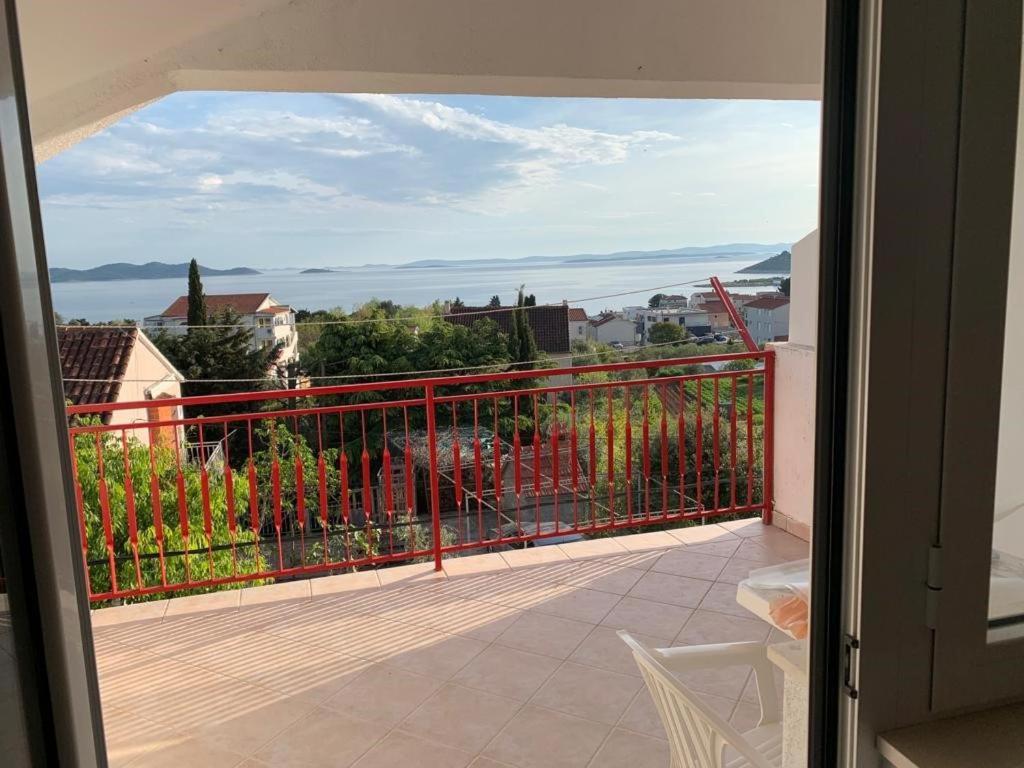 Francis Appartements Pakostane Bagian luar foto