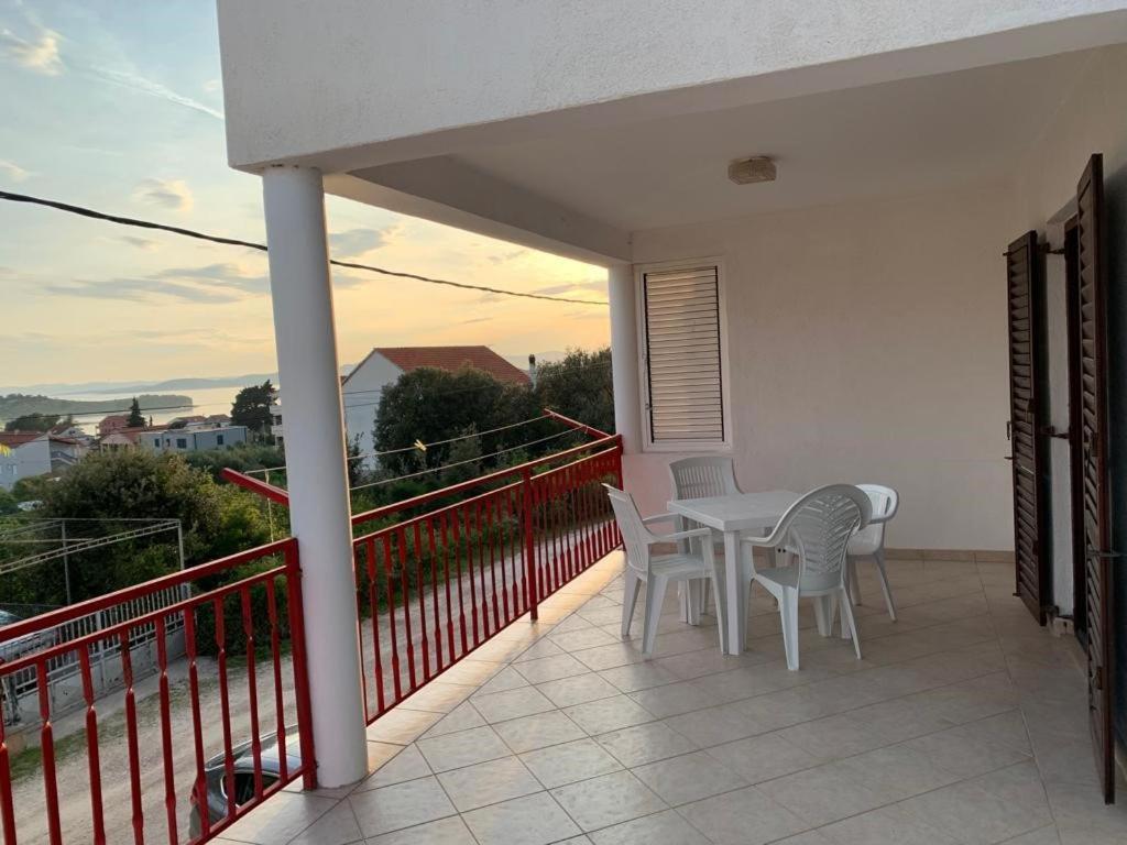 Francis Appartements Pakostane Bagian luar foto