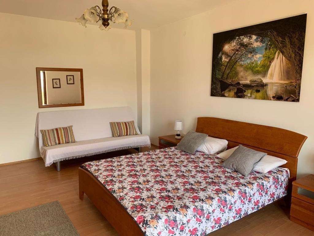 Francis Appartements Pakostane Bagian luar foto