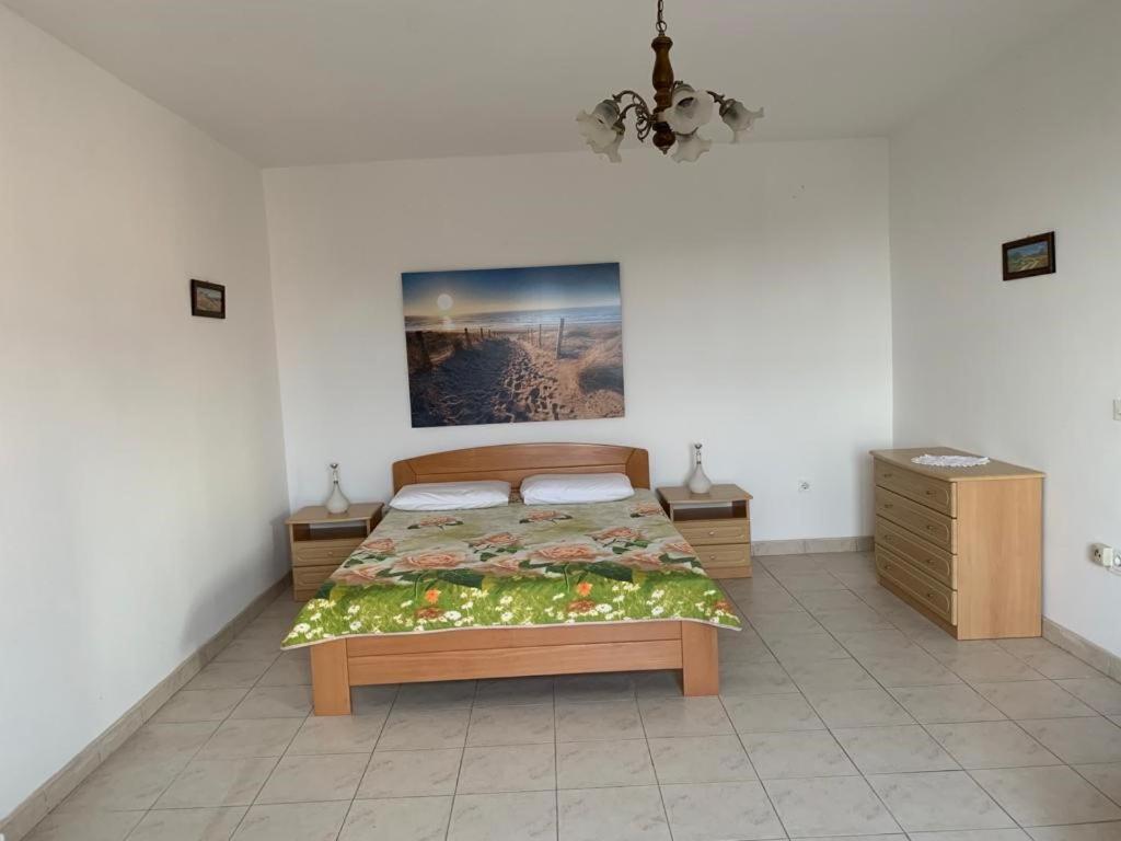 Francis Appartements Pakostane Bagian luar foto