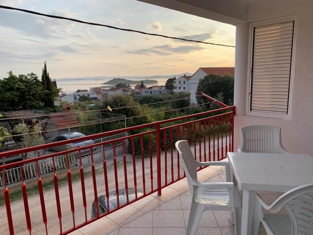 Francis Appartements Pakostane Bagian luar foto